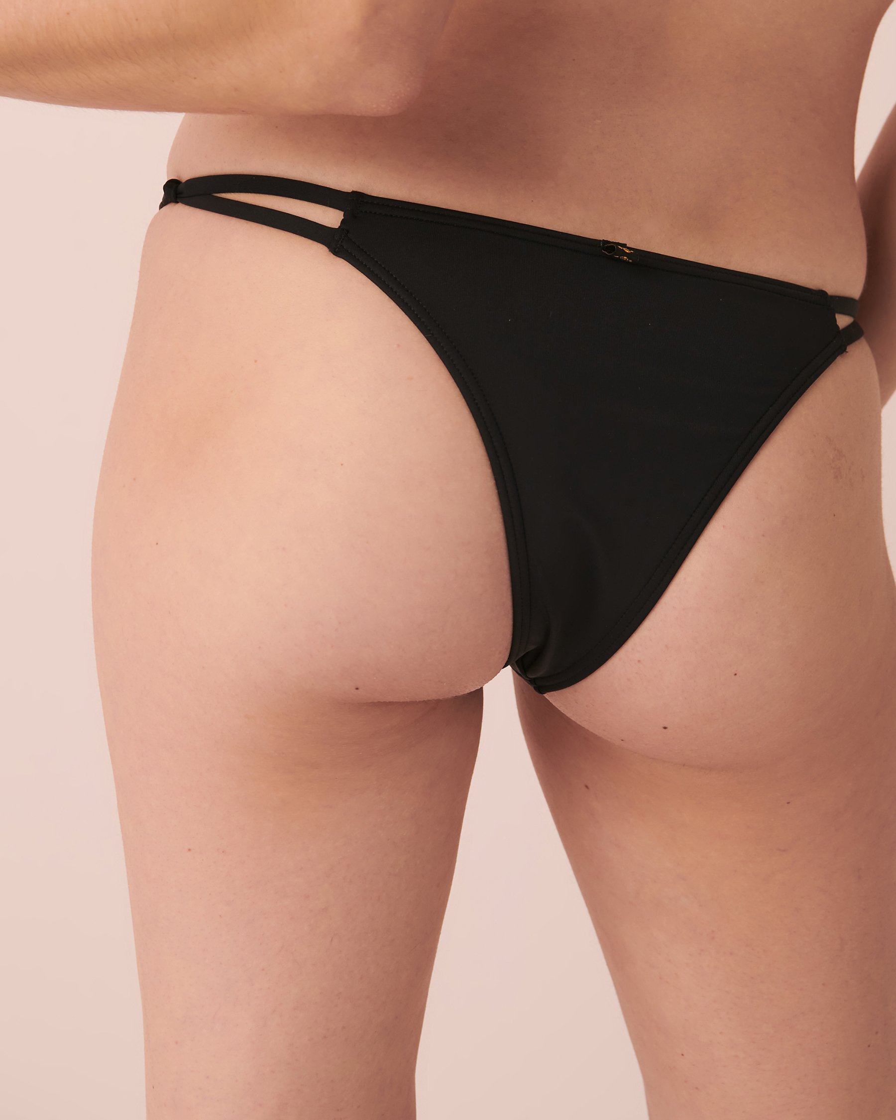 LA VIE EN ROSE AQUA SOLID Thong Bikini Bottom Black 70300417 - View4