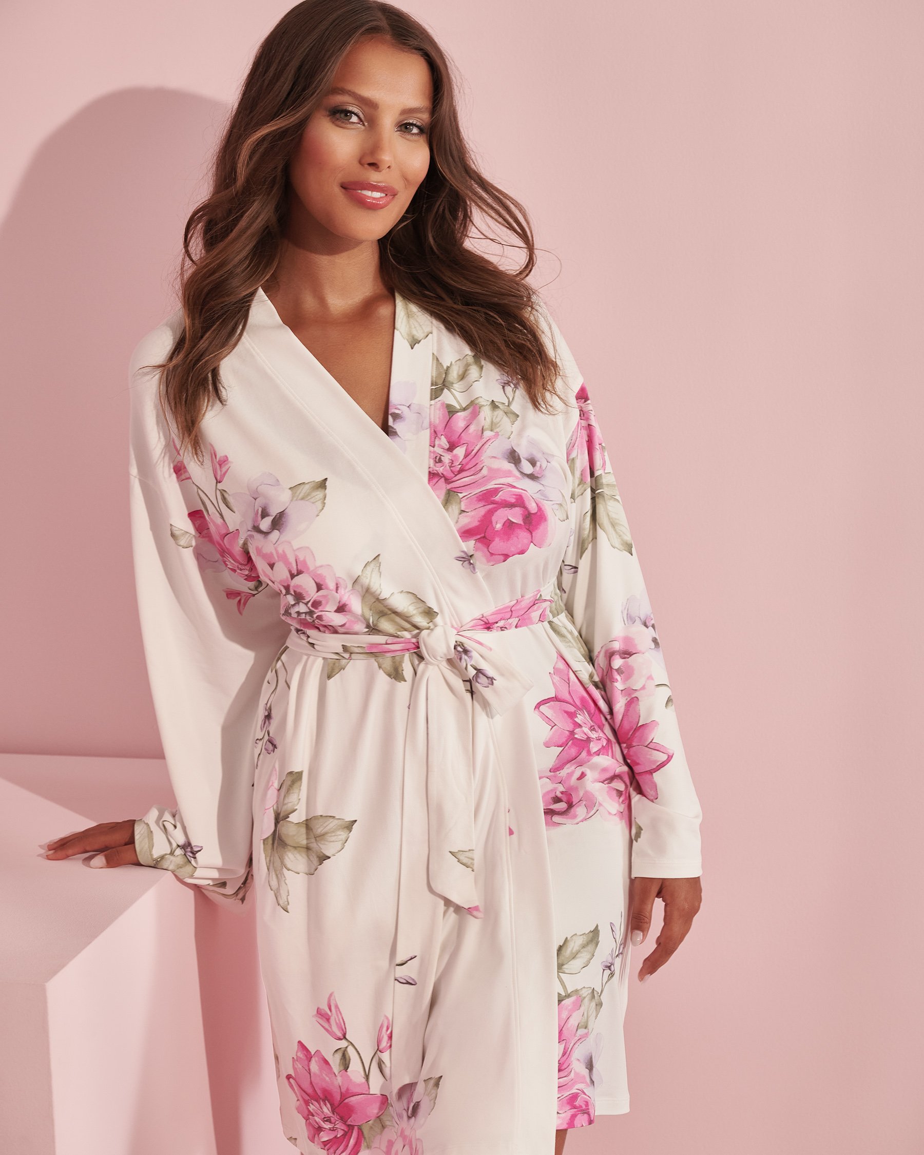 LA VIE EN ROSE Kimono ultra doux à fleurs Jardin de pivoines 40600165 - Voir1