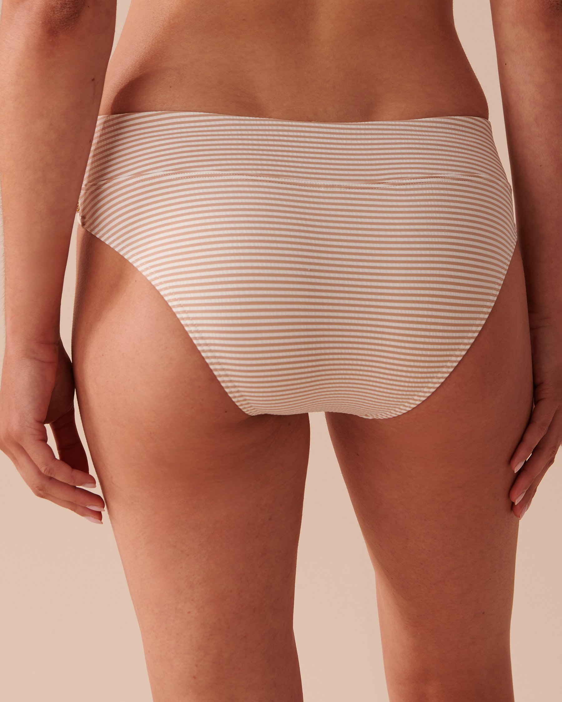 LA VIE EN ROSE AQUA SEERSUCKER Mid Waist Bikini Bottom Cocoa Stripes 70300549 - View2