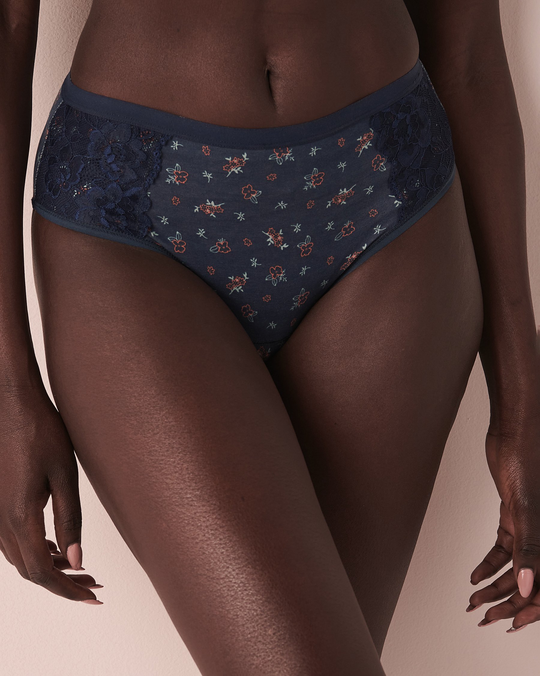 Culotte menstruelle coupe bikini taille haute en coton par Newex Floral miniature 20300190 - Voir3